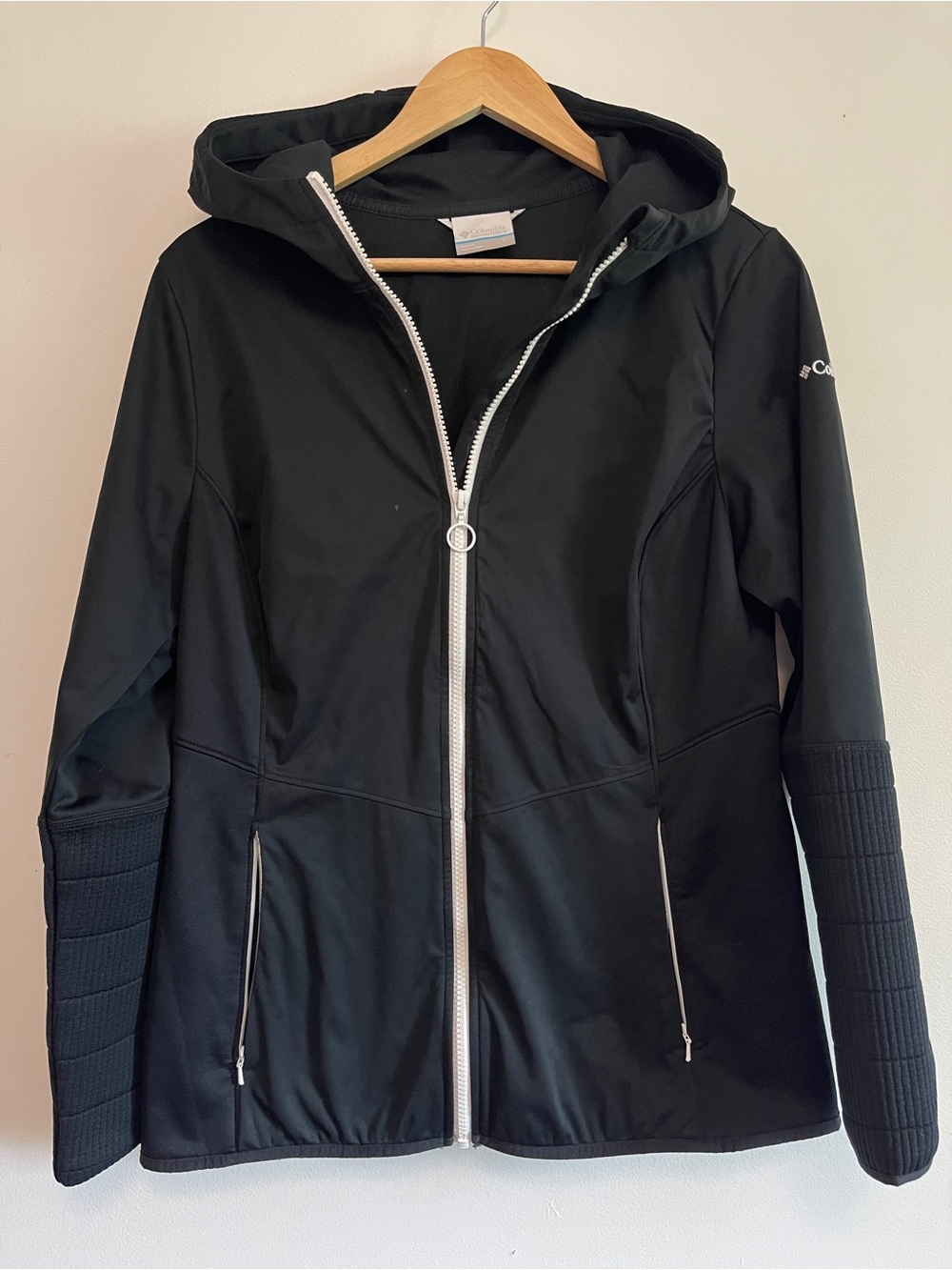 Columbia Black Hooded Utility Softshell Jacket with Quilted Sleeve Panels